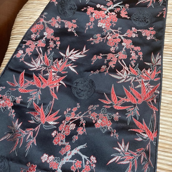 NEW Table Runner from The House of Good Fortune - Picture 2 of 4